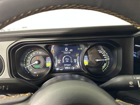 Used 2024 Jeep Wrangler Unlimited image 17