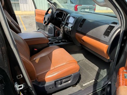 Used 2020 Toyota Sequoia Platinum AWD/4WD image 19