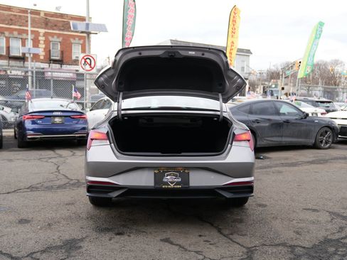 Used 2023 Hyundai Elantra SEL w/ Convenience Package image 8