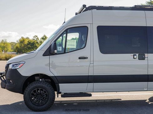 Used 2025 Mercedes-Benz Sprinter 2500 image 4
