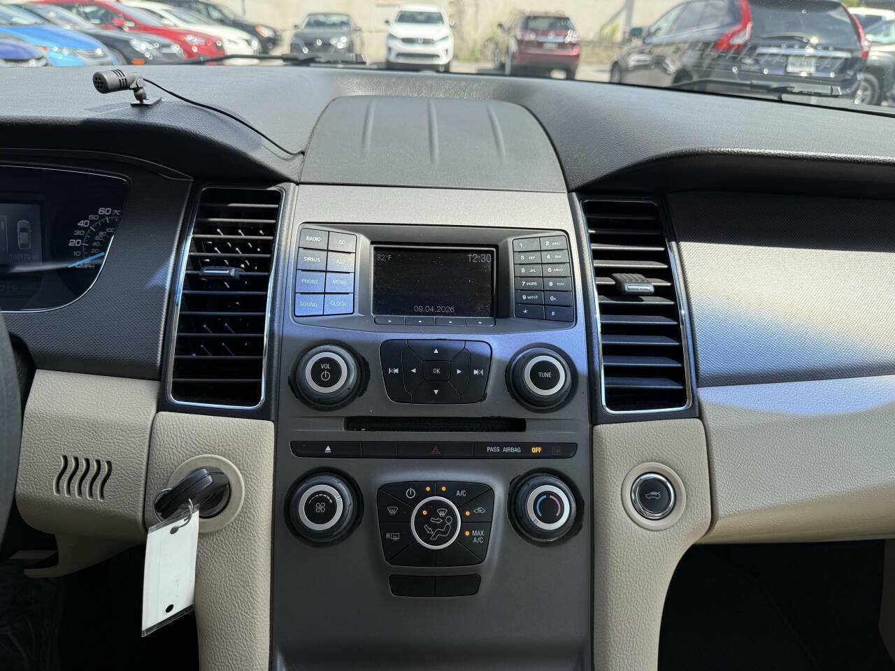 Used 2014 Ford Taurus SE FWD image 18