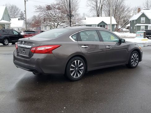 Used 2017 Nissan Altima 2.5 SV image 3