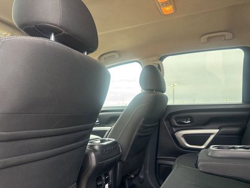 Used 2018 Nissan Titan SV w/ SV Convenience Package RWD image 32