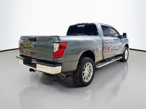 Used 2017 Nissan Titan SV image 7