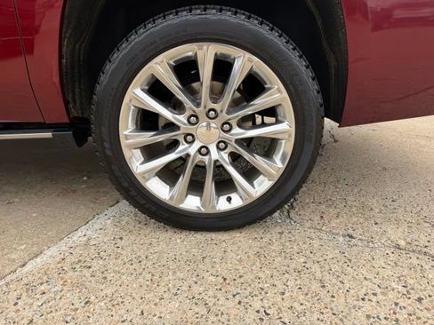 Used 2019 Chevrolet Suburban Premier w/ Premier Plus Edition AWD/4WD image 12