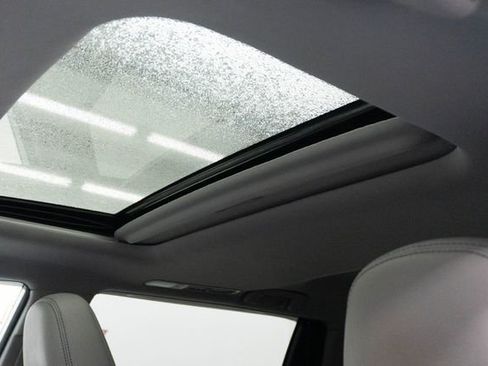 Used 2018 Toyota Highlander XLE image 4