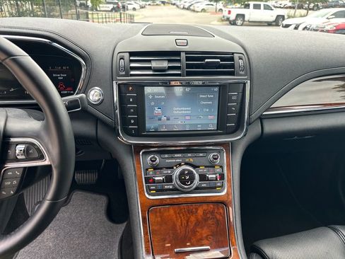 Used 2019 Lincoln Continental Select FWD image 21