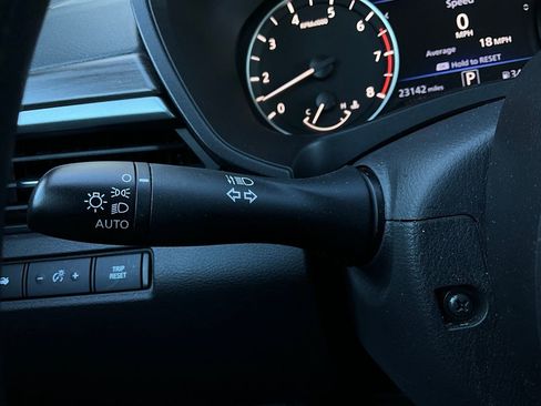 Used 2025 Nissan Altima 2.5 SV image 32