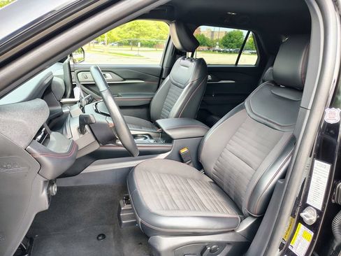 Used 2025 Ford Explorer ST-Line w/ ST-Line Street Pack AWD/4WD image 23