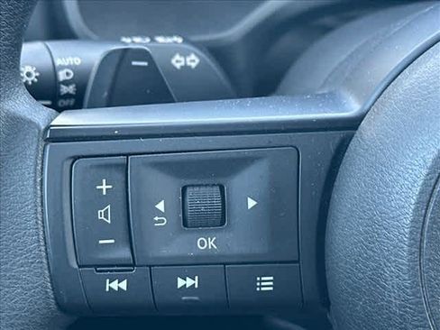Used 2024 Nissan Rogue S FWD image 18