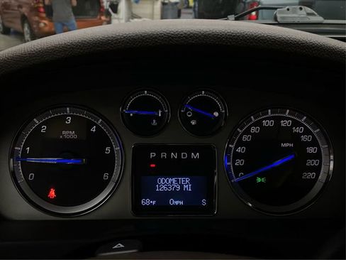 Used 2011 Cadillac Escalade Premium image 21