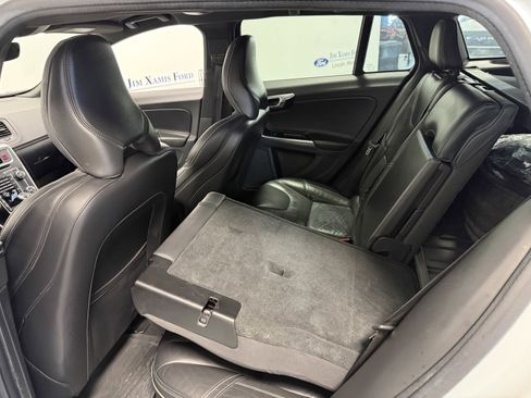 Used 2017 Volvo V60 T6 R-Design Platinum w/ Climate Package image 27