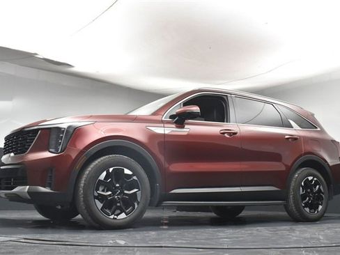 Certified 2025 Kia Sorento S image 30
