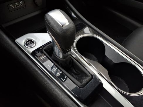 Used 2024 Nissan Altima 2.5 SV image 23