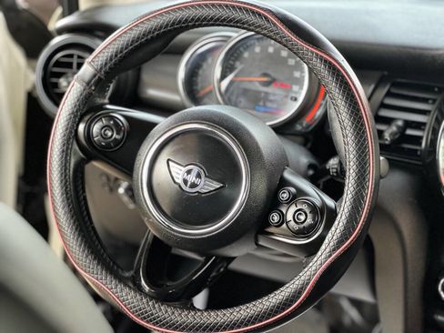 Used 2018 MINI Cooper 4-Door Hardtop image 11