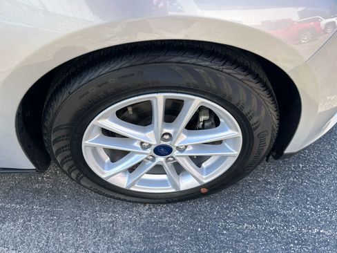 Used 2017 Ford Focus SE image 9