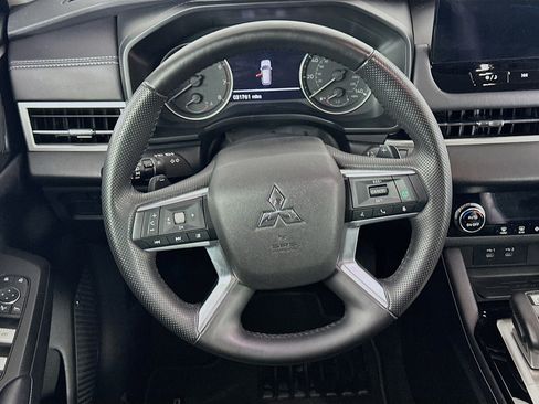 Used 2025 Mitsubishi Outlander SE AWD/4WD image 18
