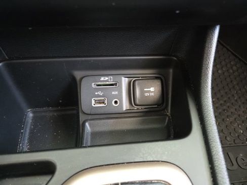 Used 2014 Jeep Cherokee Latitude w/ Cold Weather Group FWD image 13