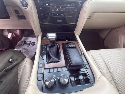 Used 2016 Lexus LX 570 4WD image 17