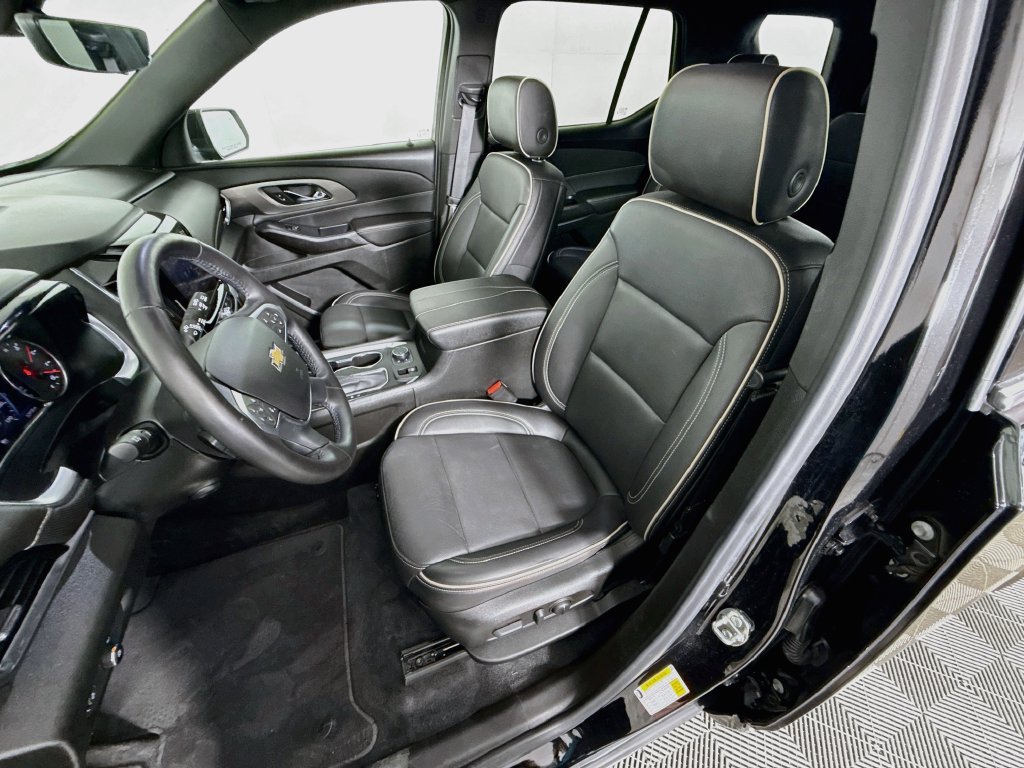 Used 2022 Chevrolet Traverse Premier w/ LPO, Cargo Package FWD image 22