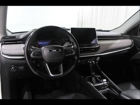 Used 2022 Jeep Compass Latitude AWD/4WD image 6
