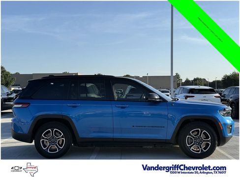 Used 2022 Jeep Grand Cherokee Trailhawk w/ Advanced Protech Group II AWD/4WD image 3