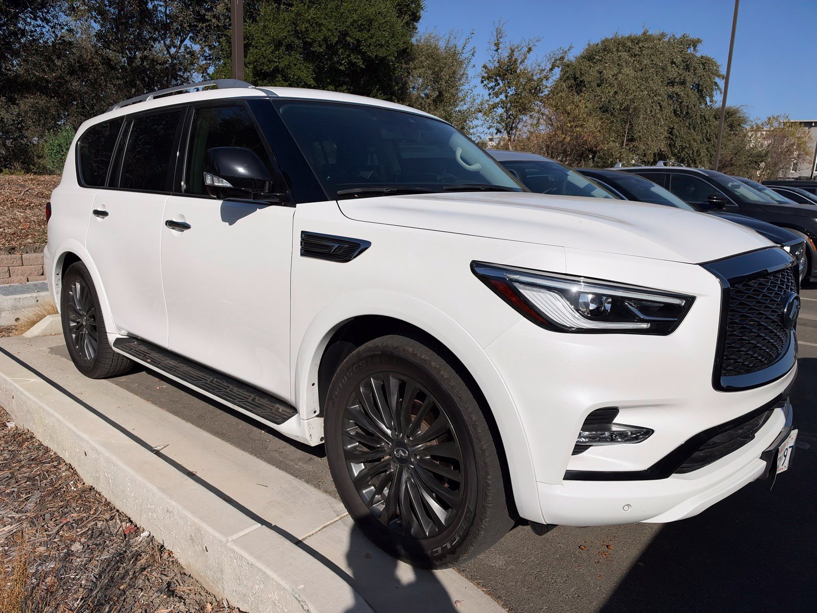 Used 2023 INFINITI QX80 Premium Select w/ Cargo Package AWD/4WD image 1