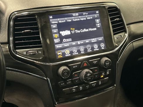 Used 2022 Jeep Grand Cherokee Limited image 20