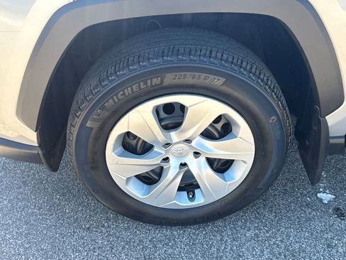 Used 2021 Toyota RAV4 LE w/ Carpet Mat Package (TMS) AWD/4WD image 38