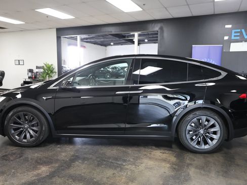 Used 2018 Tesla Model X 100D AWD/4WD image 11