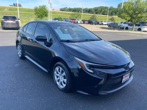 Used 2024 Toyota Corolla LE FWD image 2