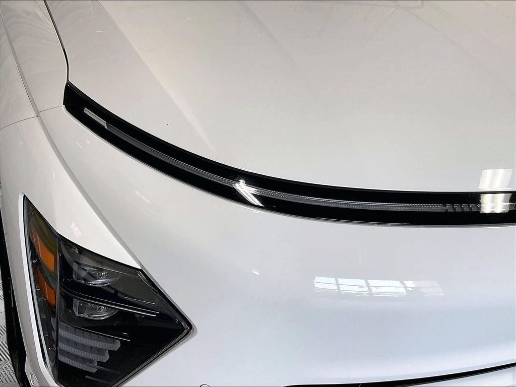 Used 2024 Hyundai Kona Limited FWD image 32