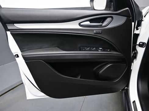 Used 2024 Alfa Romeo Stelvio Ti w/ Active Assist Plus Package image 9