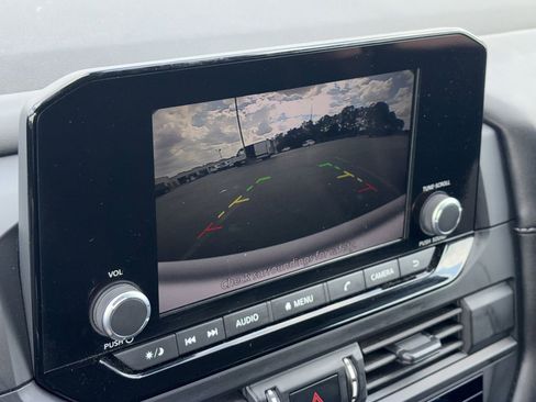 Used 2025 Nissan Pathfinder S FWD image 14