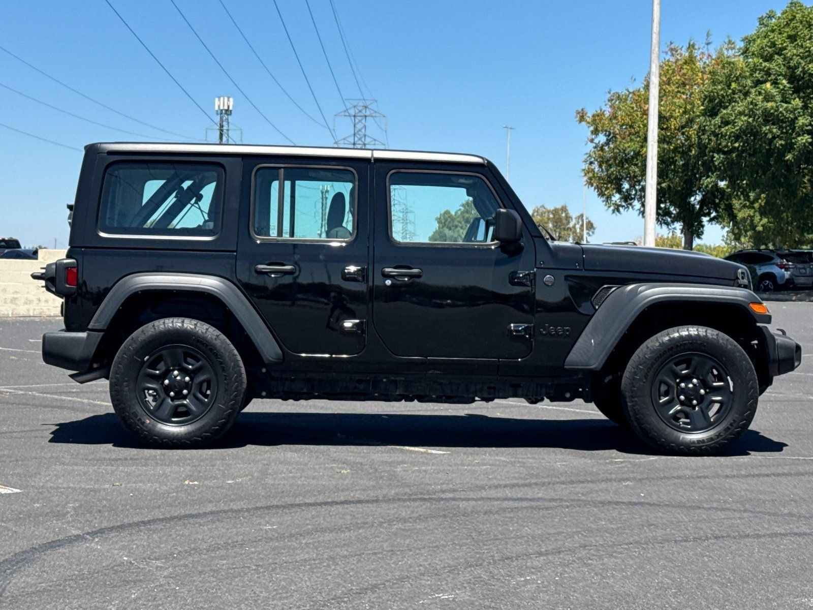 Used 2024 Jeep Wrangler Unlimited Sport AWD/4WD image 3