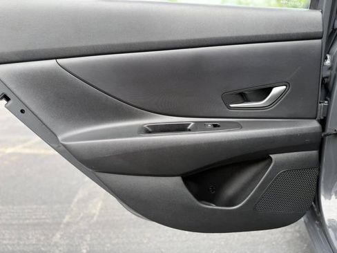 Used 2025 Hyundai Elantra SE w/ Cargo Package FWD image 22