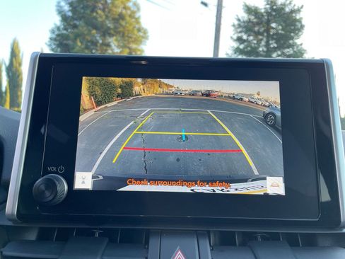 Used 2025 Toyota RAV4 XLE image 17