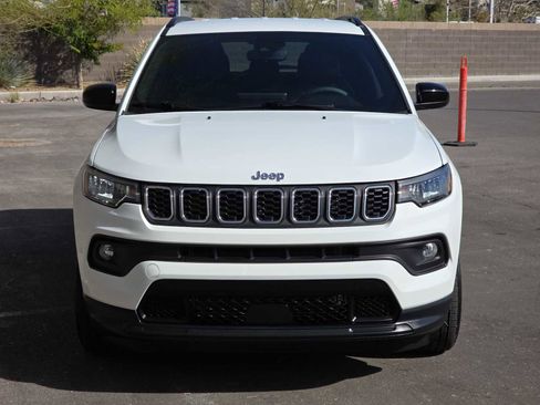 Used 2024 Jeep Compass Latitude image 4