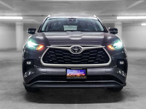 Used 2020 Toyota Highlander XLE AWD/4WD image 12