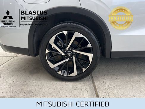 Used 2024 Mitsubishi Outlander 4WD Plug-In Hybrid image 6