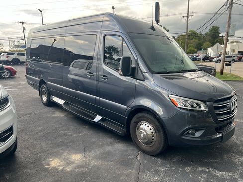 Used 2022 Mercedes-Benz Sprinter 3500 image 3
