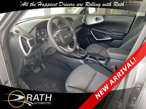 Used 2025 Kia Soul LX FWD image 12