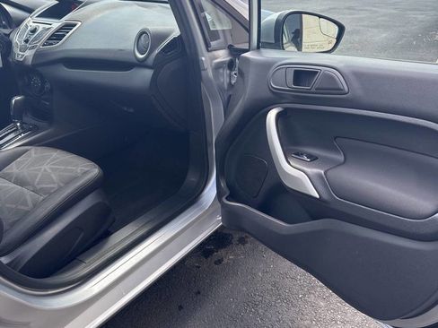 Used 2012 Ford Fiesta SE image 8