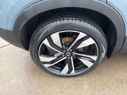 Certified 2023 Volvo XC40 B5 Ultimate w/ Protection Package Premier image 15