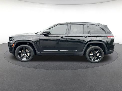 Certified 2023 Jeep Grand Cherokee Limited w/ Black Appearance Package AWD/4WD image 2