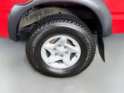 Used 2001 Toyota Tacoma Base image 28