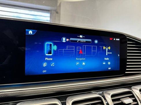 Used 2024 Mercedes-Benz GLS 580 4MATIC image 27