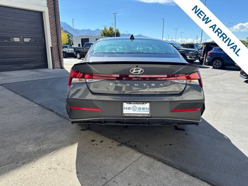 Used 2025 Hyundai Elantra Sport FWD image 6