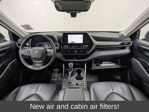 Used 2023 Toyota Highlander XLE AWD/4WD image 3