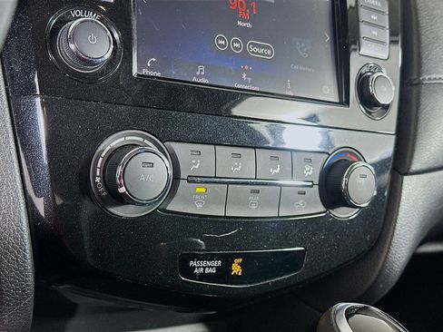 Used 2020 Nissan Rogue S FWD image 22